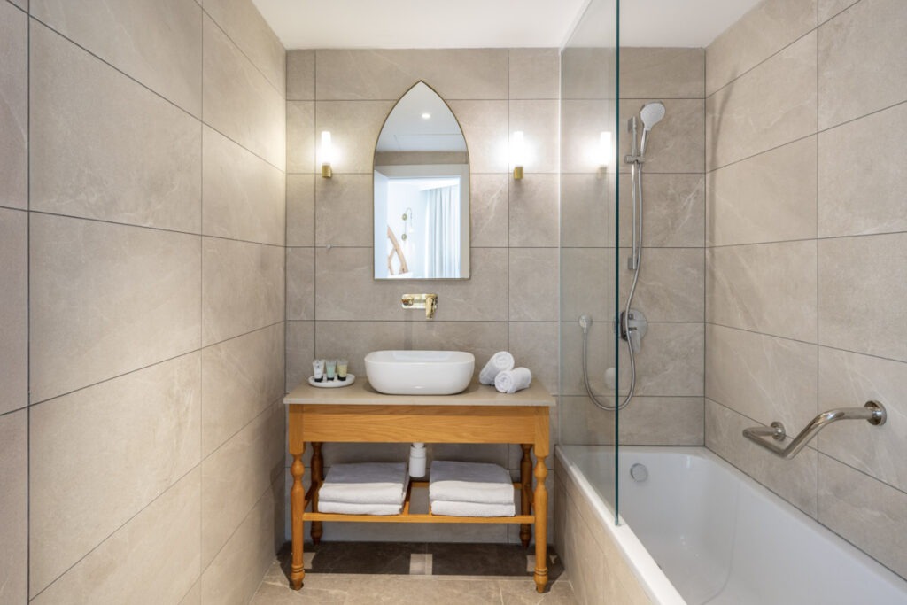 palm beach_room 702_bath